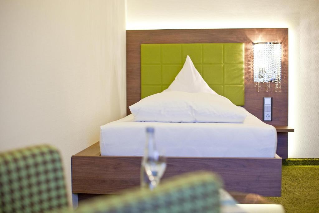 Hotel Hirsch Leonberg Room photo