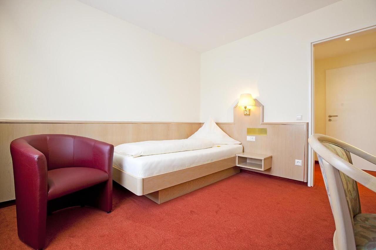 Hotel Hirsch Leonberg Room photo