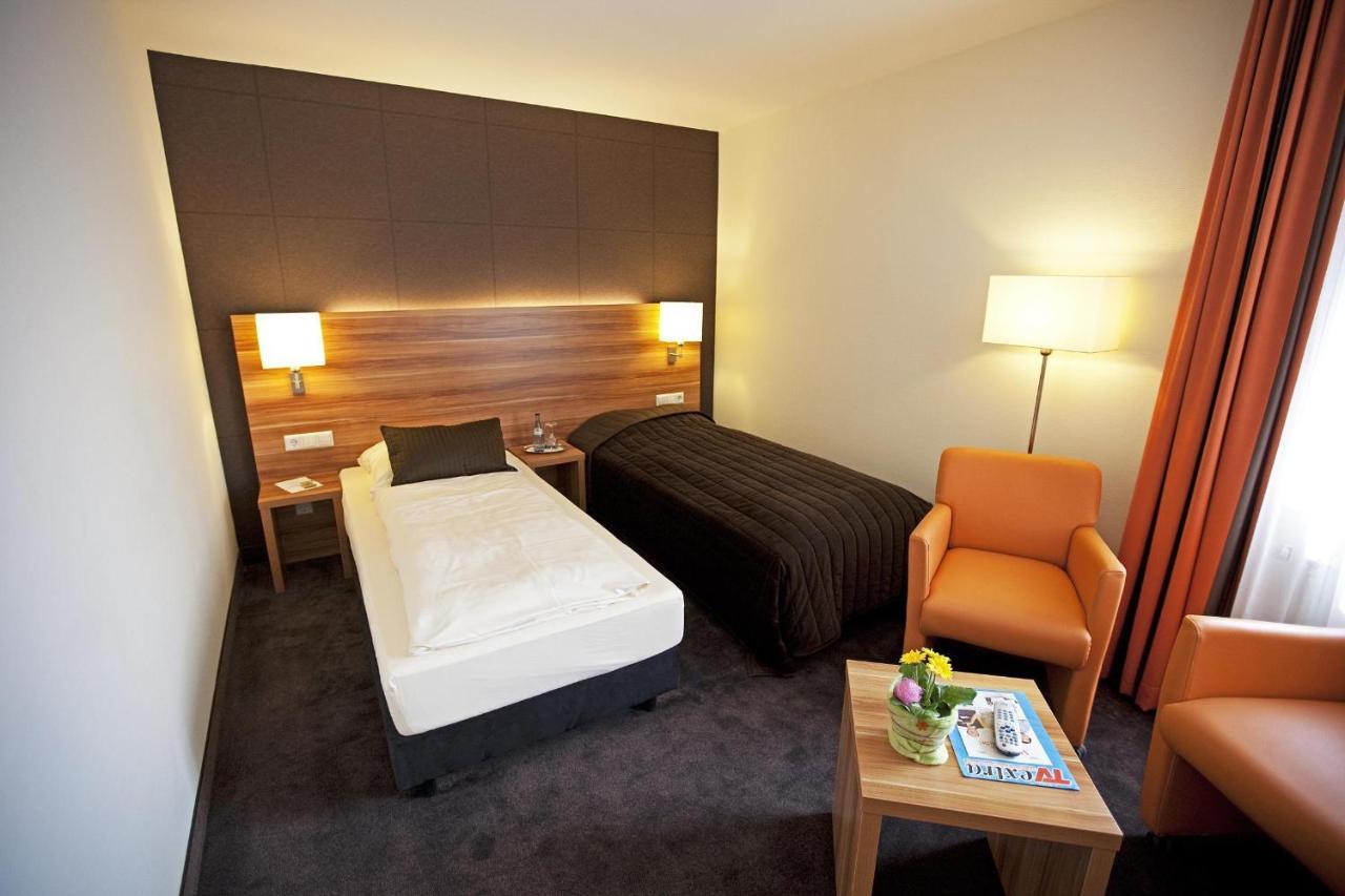 Hotel Hirsch Leonberg Room photo